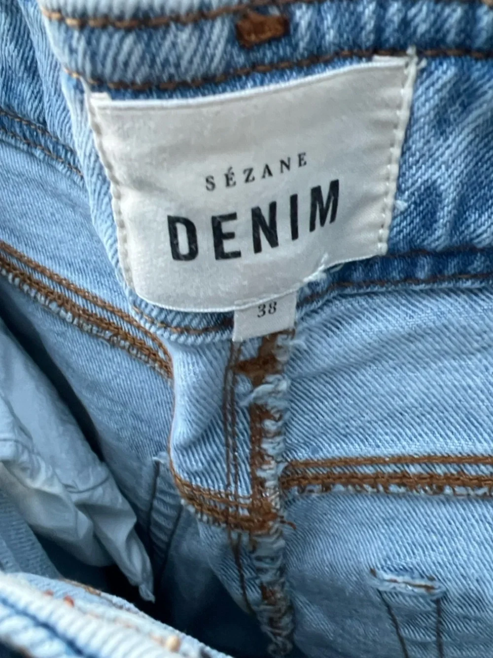Sezane Light Wash Wide-Leg Jeans - Picture 5 of 12